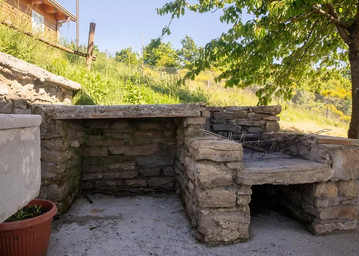 AGRITURISMO BUON VENTO, Appartamento PICCOLI SOLI una chic country house in Gubbio Italy