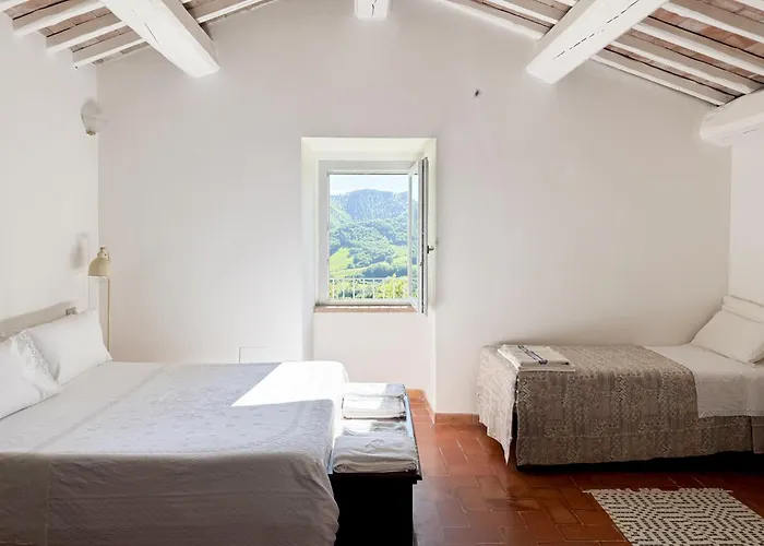 AGRITURISMO BUON VENTO, Appartamento PICCOLI SOLI una chic country house in Gubbio Italy